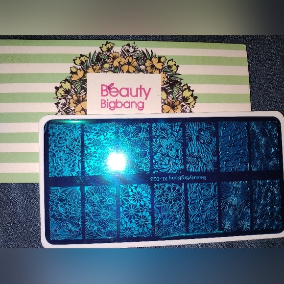 8 Nail Stamping Templates - Picture 4 of 8